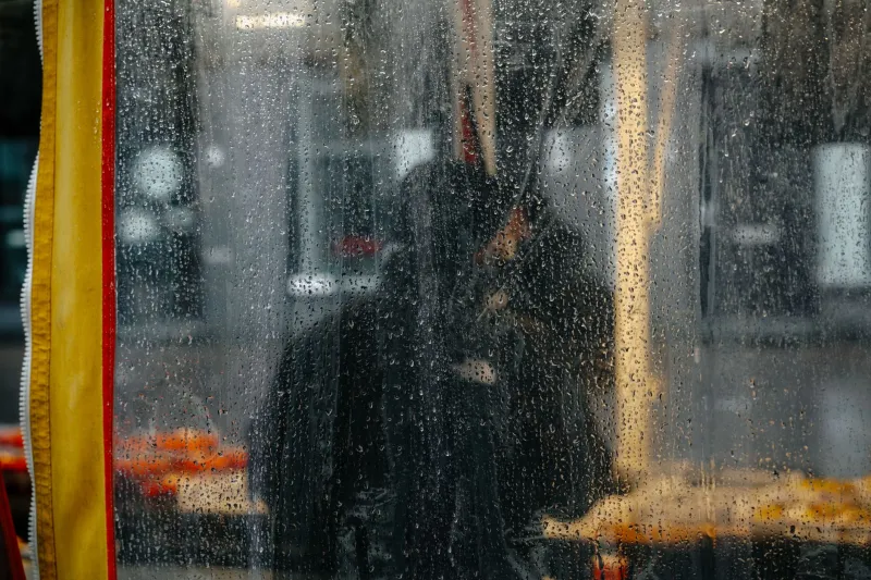 Puddles, Pessimism, and Punts: How British Weather Quietly Rewires Your Gambling Brain